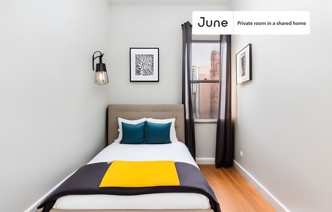 Building Photo - Private bedroom in 4 bed/2 bath Home
