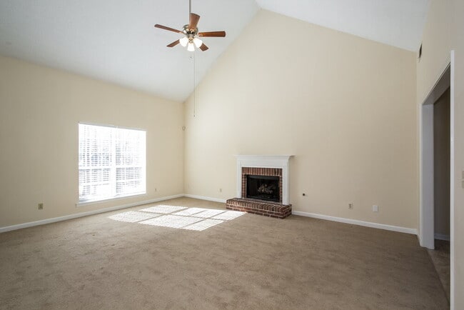 Building Photo - 408 Streamview Ln