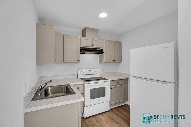 Foto del edificio - Pacifica: Remodeled 2 Bed 1 Bath w/ Garage & Fenced Yard in Sharp Park