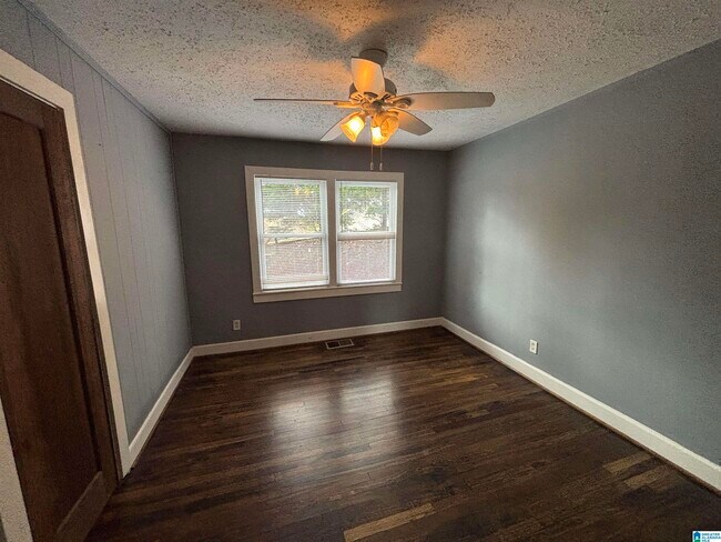 Foto del edificio - 1113 Green Springs Ave S