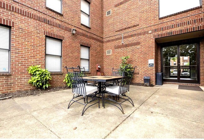 Foto del edificio - 720 Litty Ct