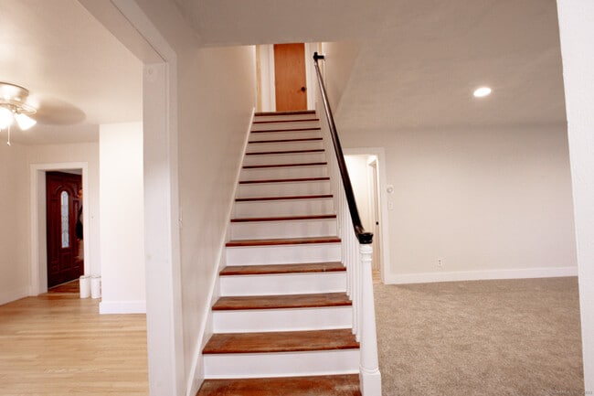 Building Photo - 53 Battell St