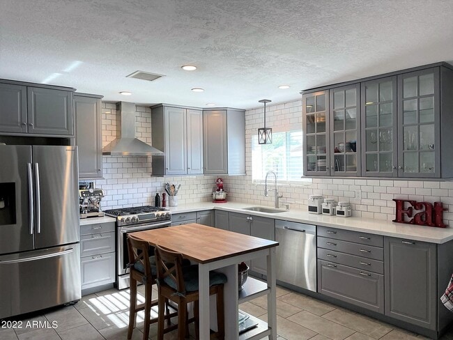Building Photo - 3909 E Shaw Butte Dr