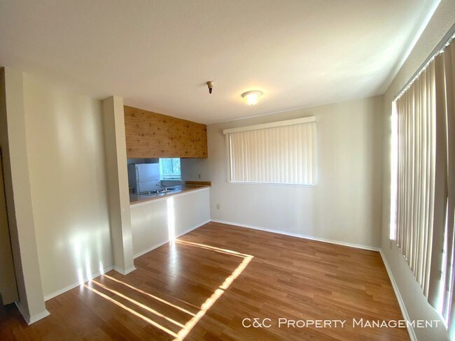 Building Photo - Two Bedroom Apartment near NPS