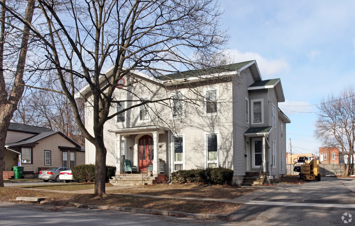 Building Photo - 10-12 Myrtle St