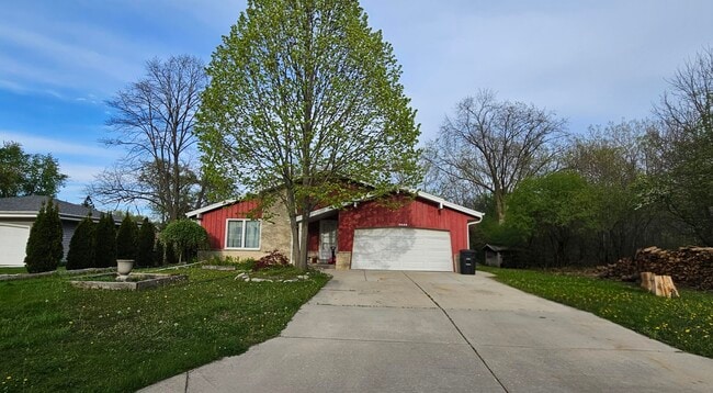 Building Photo - 5646 S 45th St