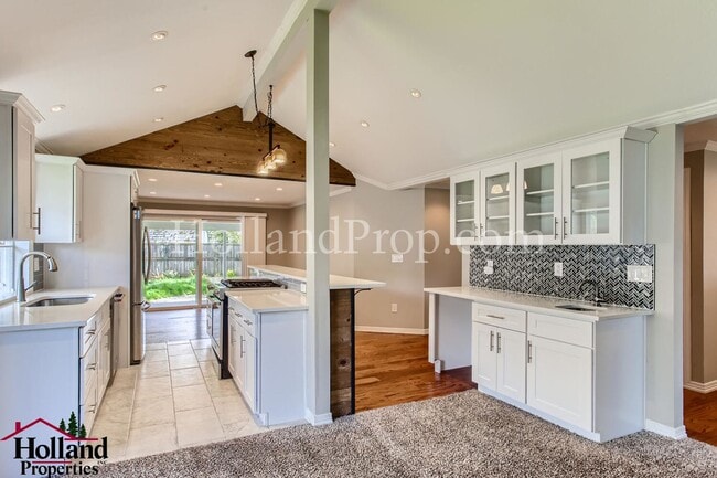 Building Photo - Beautiful Single-Level Home in West Beaver...
