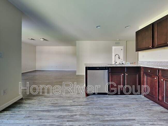 Foto del edificio - 11063 Pendleton Ave