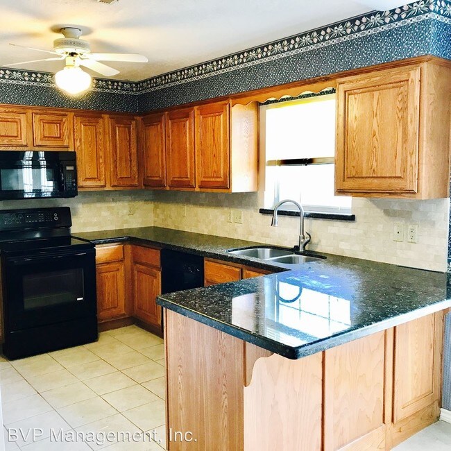 Building Photo - 2109 Red River Dr