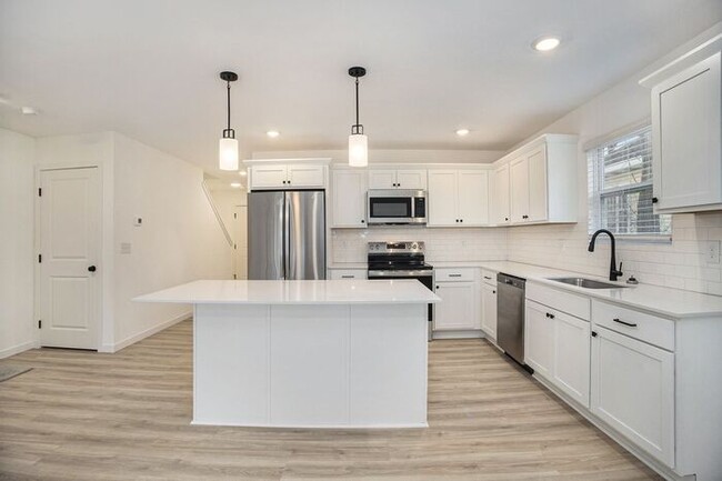 Foto del edificio - 201 Creek Pointe Cir