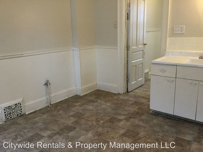 Foto del edificio - 418-420 E Chambers St