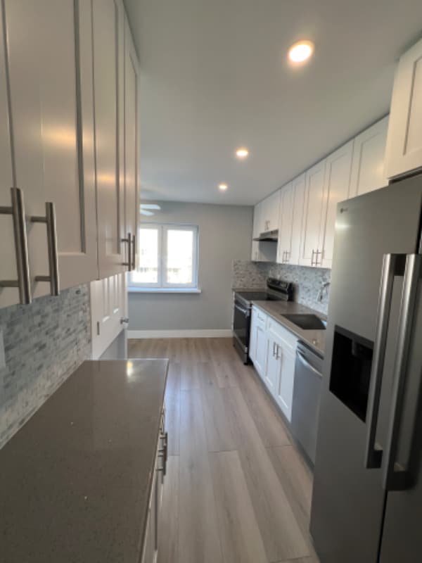 Building Photo - 61-60 69th Ln