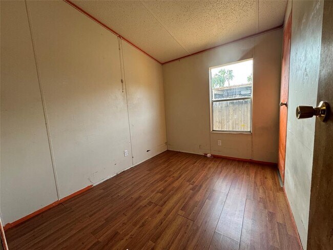 Foto del edificio - 405 E Park St