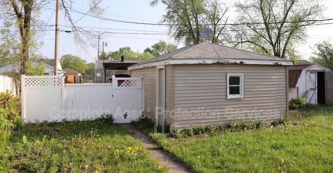 Building Photo - 328 N Delaware St