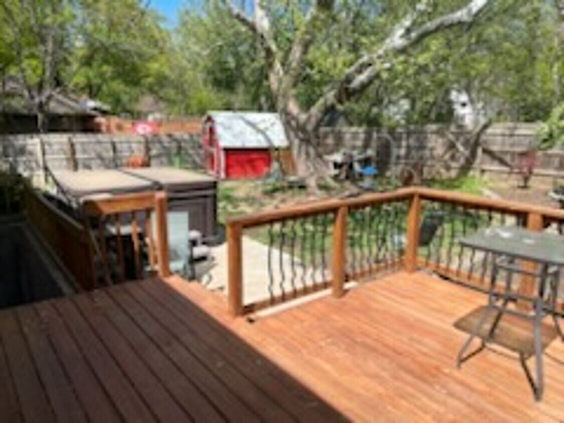 Foto principal - Large 4BR 3BTH 2car attached garage 1/2 du...