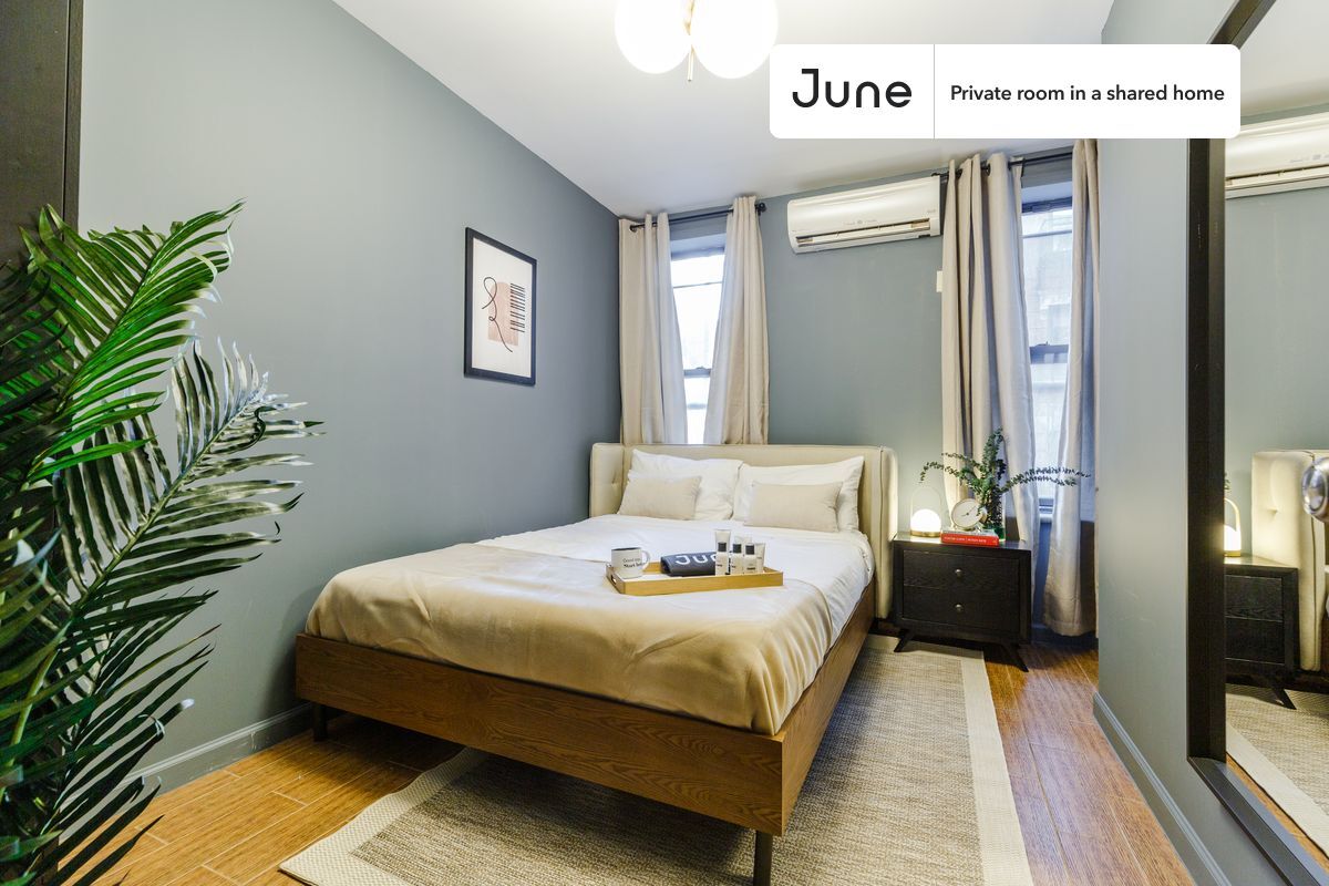 Foto principal - Private bedroom in 3 bed/1 bath Home