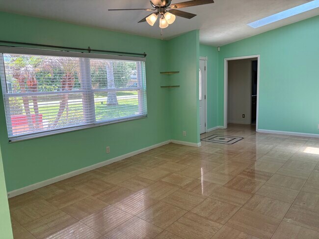 Building Photo - 2 Windermere Pl