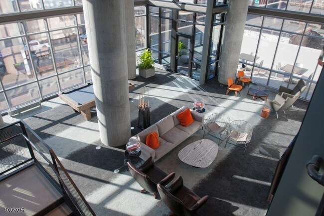 Foto del edificio - 519 N Milwaukee Ave