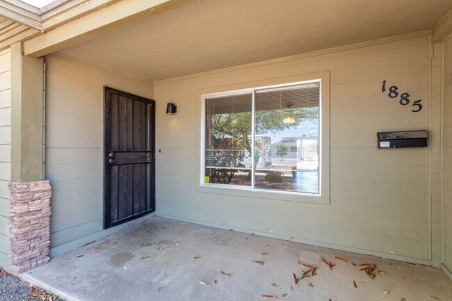 Foto del edificio - RENOVATED 4 BEDROOM, 2 BATH TEMPE HOME W/ ...