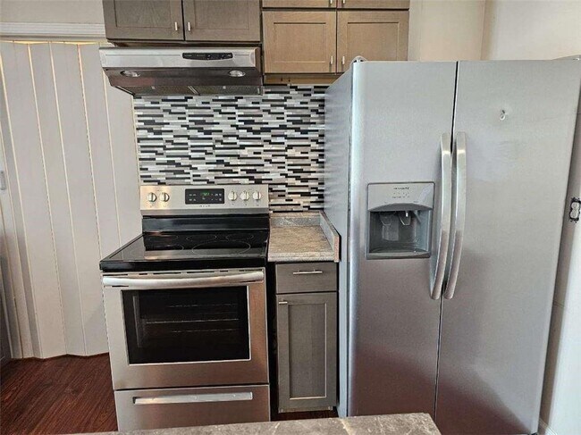 Foto del edificio - 715 Brickwood Ln