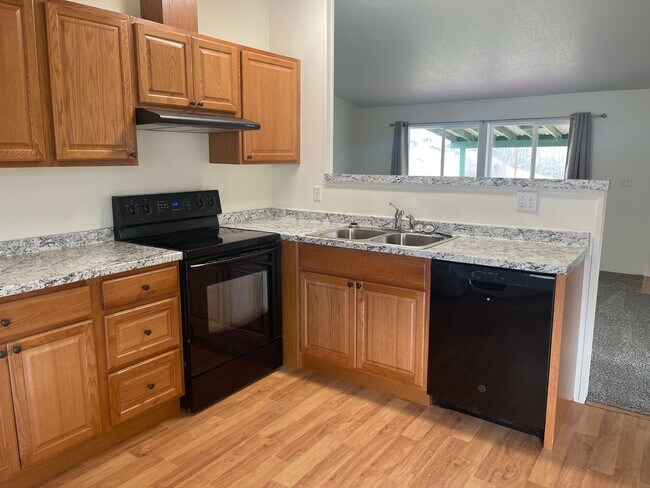 Foto del edificio - 3 Bed 2 Bath Home on Property Available for Lease