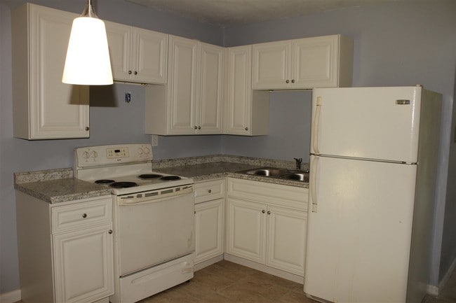 Building Photo - 307 SW Sumatra Ave