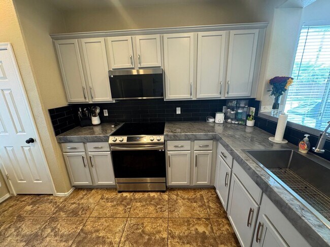 Foto del edificio - 3 bedroom - 2 bathroom - 1374 square feet