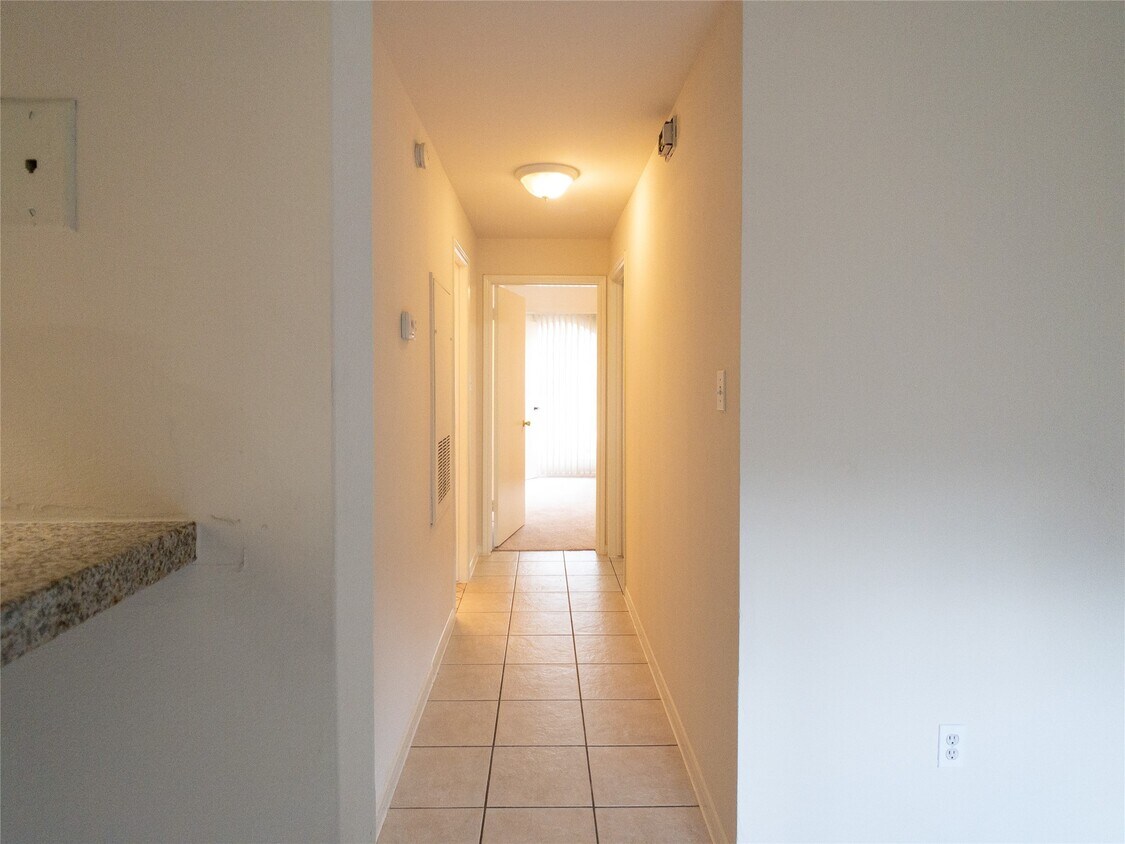 Foto del edificio - 6500 Harbor Town Dr