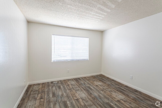 2 BR, 1 BA - 850 SF - Van Houten Apartments