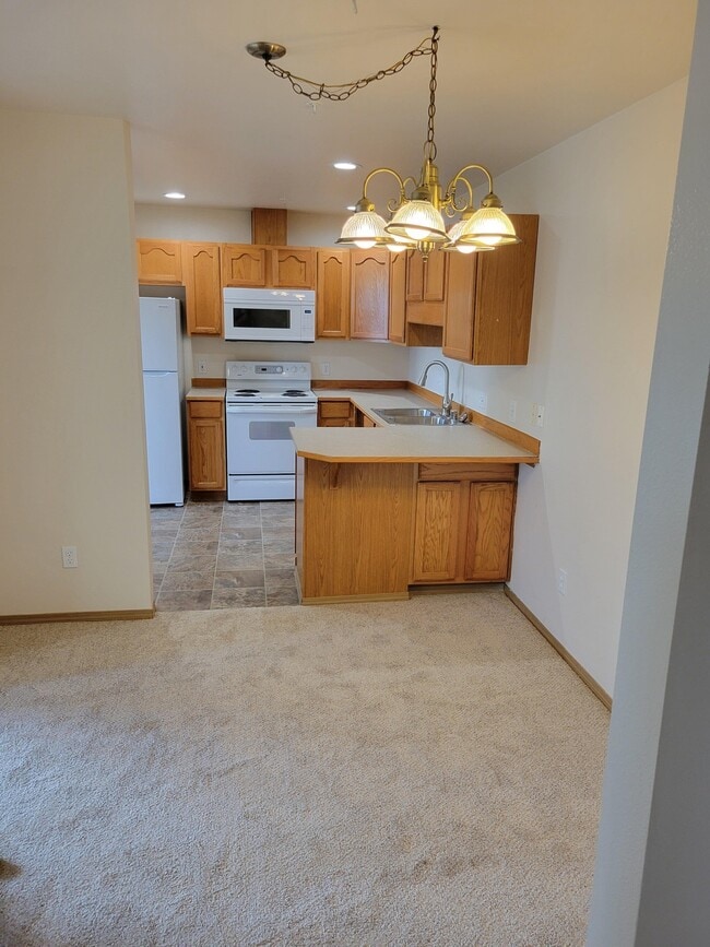 Building Photo - West Ridge Apartments