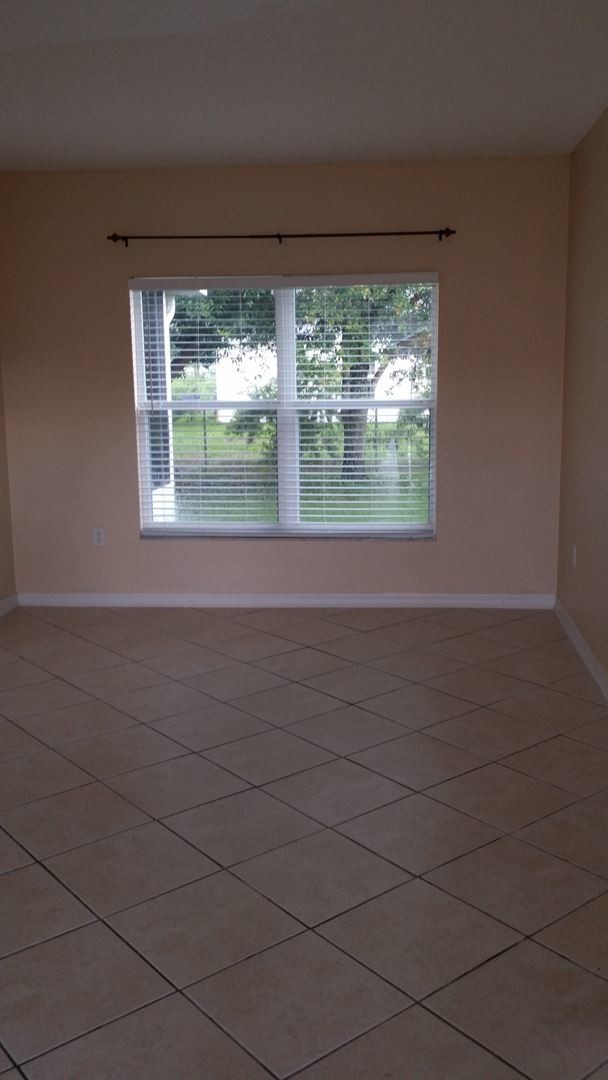 Building Photo - 3 br, 2 bath House - 10 Peterlee Court