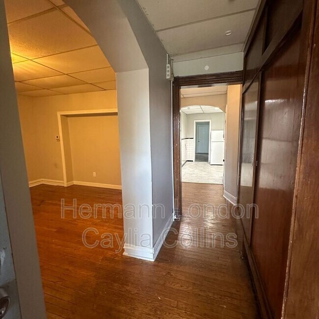 Building Photo - 4642 Farlin Ave
