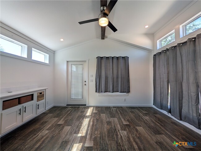 Building Photo - 120 Water Hole Ln