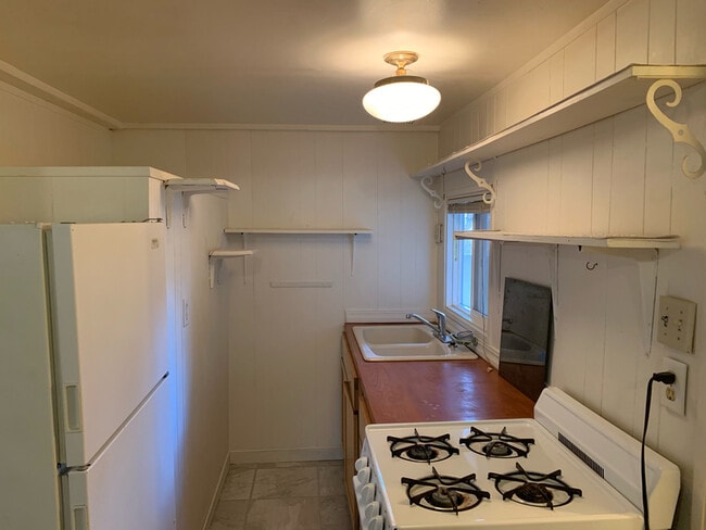 Building Photo - 966 E 69th Vista