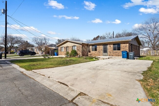 Foto del edificio - 222 Redbud Ln