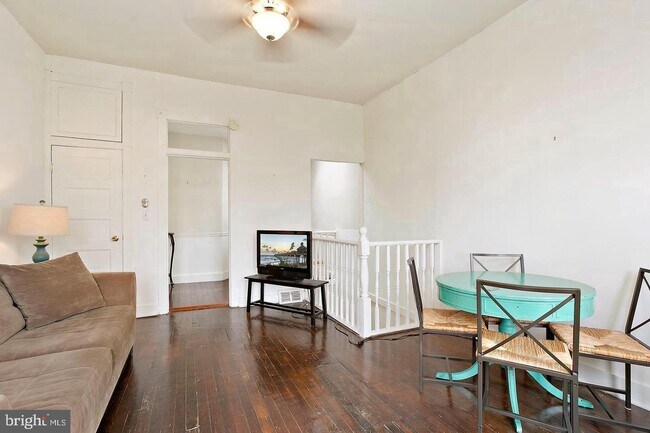 Building Photo - 862 W 37th St