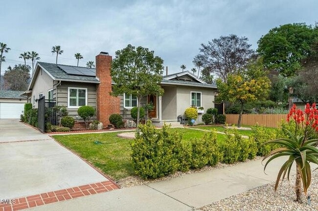 Building Photo - 1329 Solita Rd