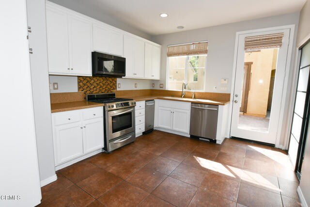 Building Photo - 3103 Thames River Dr