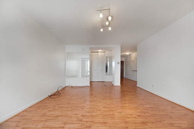 Building Photo - 1435 4th St SW