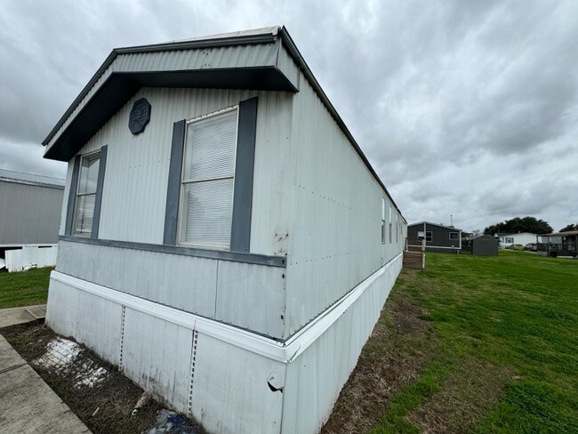 Foto del edificio - 2800 Katy Hockley Cut Off Rd