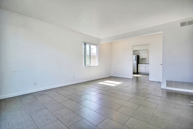 Building Photo - 6694 Del Playa Dr