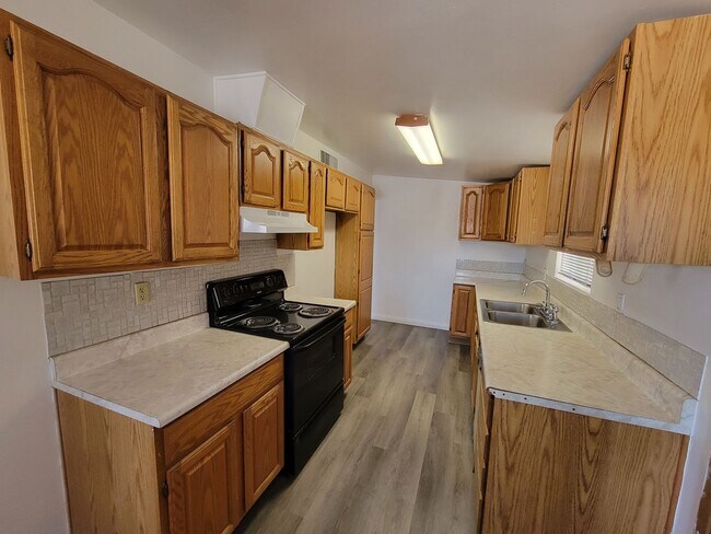 Foto del edificio - 3 bedroom home available in Brawley