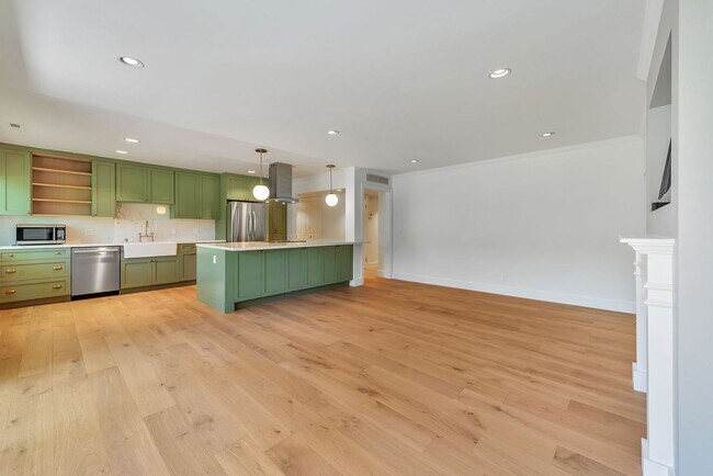 Building Photo - Remodeled 2-Bedroom 2-Bath Menlo Park Condo