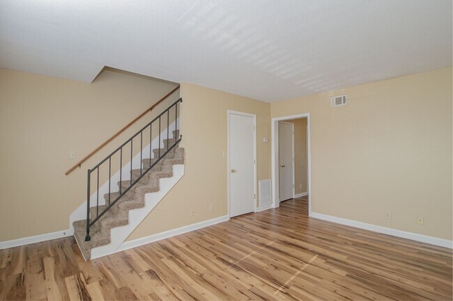 Foto del edificio - 371 Peabody Dr