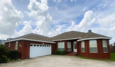 Building Photo - 3402 Hillcrest Dr