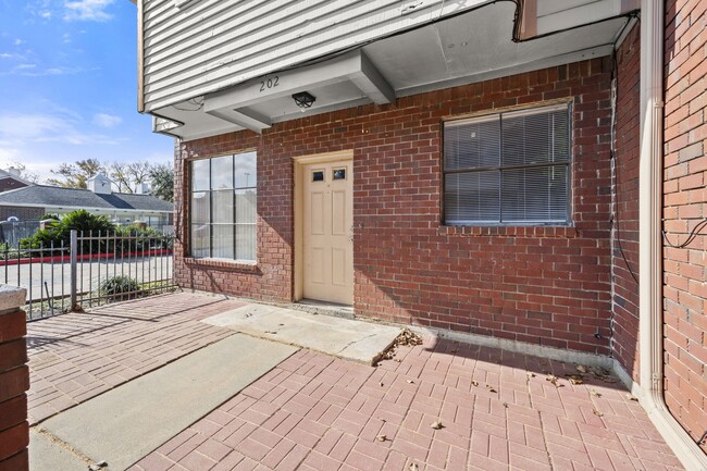 Building Photo - 1103 Dulles Ave