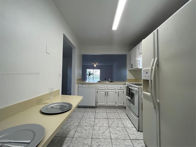 Foto del edificio - 842 NE 209th St