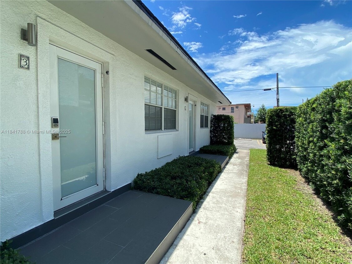 Primary Photo - 1320 NW 4th St