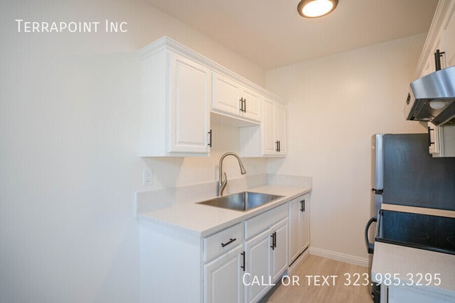 Photo - 825 W 167th St Apartment