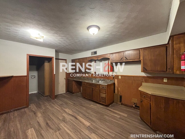 Building Photo - 4593 Wooddale Ave